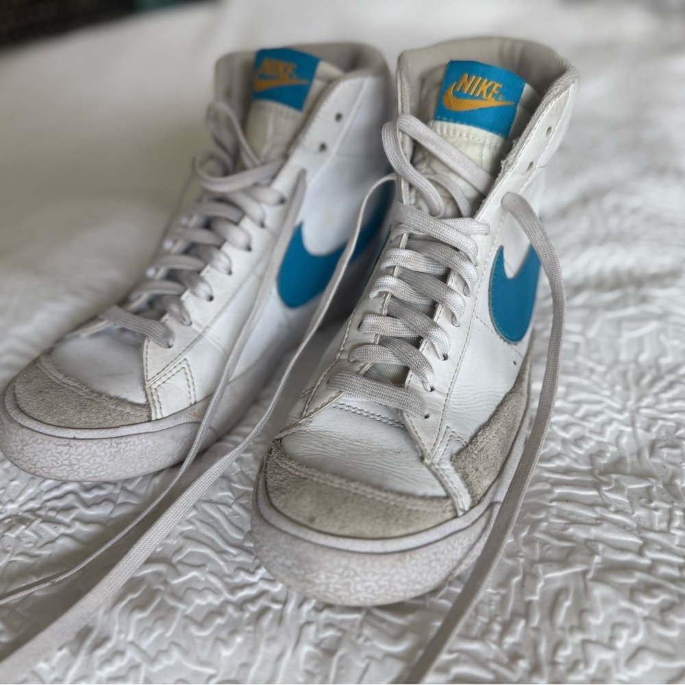 Nike White and Blue High-Top Blazers - Picture 3 of 5